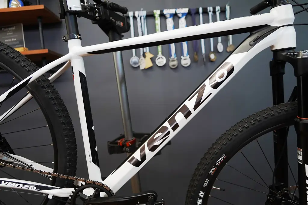 Venzo ATIX: Rendimiento y Precisión para Desafíos Exigentes 1 Cuadro Venzo ATIX - Reseña