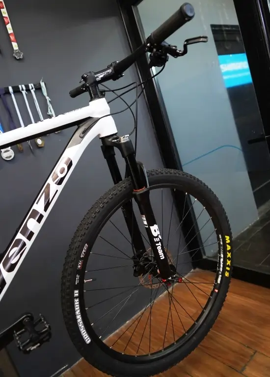 Venzo ATIX: Rendimiento y Precisión para Desafíos Exigentes 6 Suspension ajustable Venzo ATIX - Evaluación