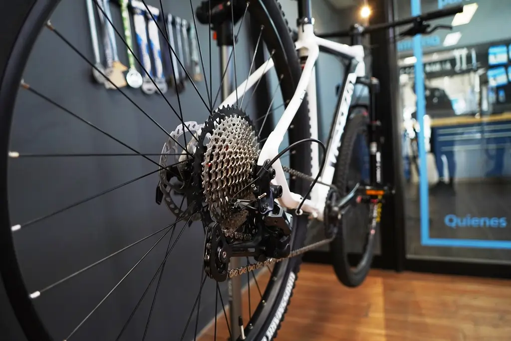 Venzo ATIX: Rendimiento y Precisión para Desafíos Exigentes 9 Transmisión Shimano Deore Monoplato de 12 velocidades - Venzo ATIX - Revisión